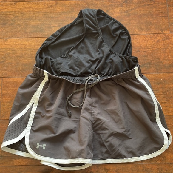 Grey under armour athletic shorts (size small) - Picture 4 of 4